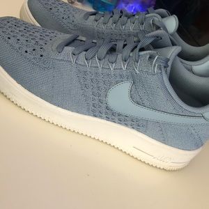 Nike Air Force one flynit.